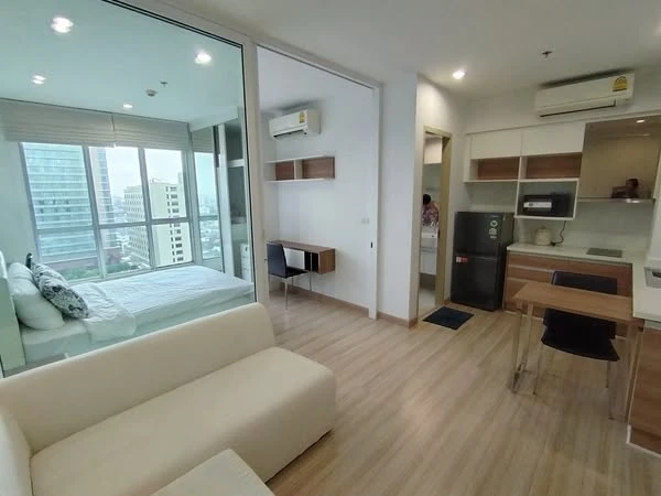 ให้เช่า The​ Hotle​ Condominium ห้องกั้นแยกอย่างดี แบ่งโซนลงตัว ราคาคุ้ม มาจองได้แล้ววันนี้