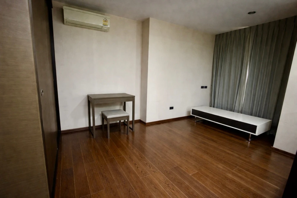 7 fully furnished apartments for rent at The Hudson Sathorn. Comfortable and ready to move in. Book now! Don't miss out! Act fast!
