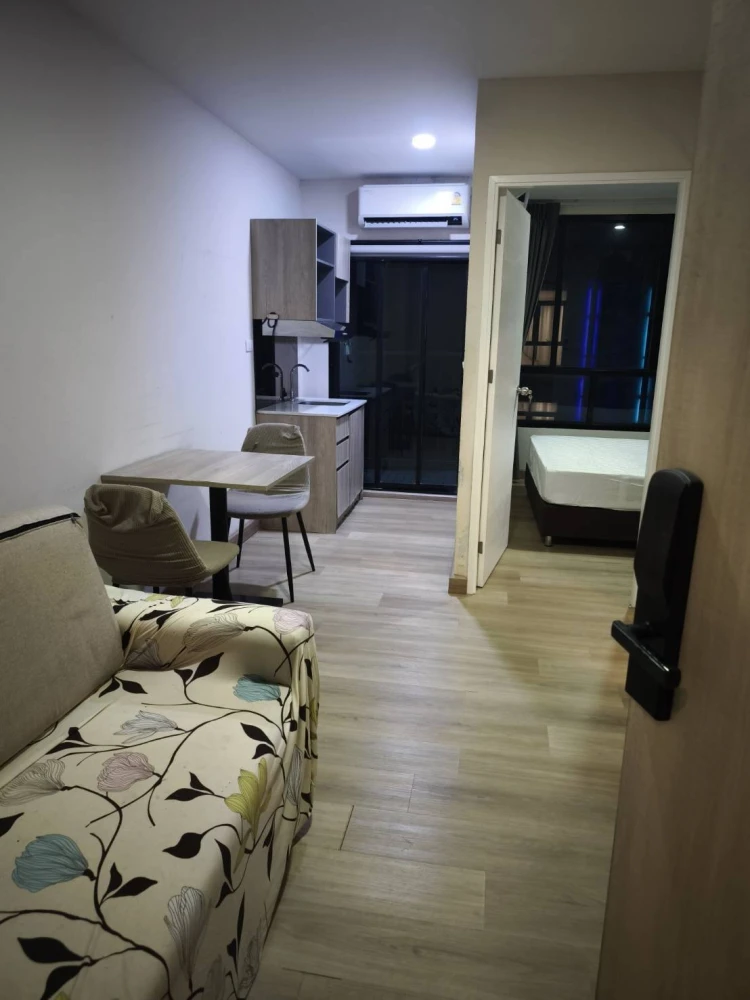 For rent: The Indeed Condo Amata, 1 bedroom, 1 bathroom, fully furnished, ready to move in.