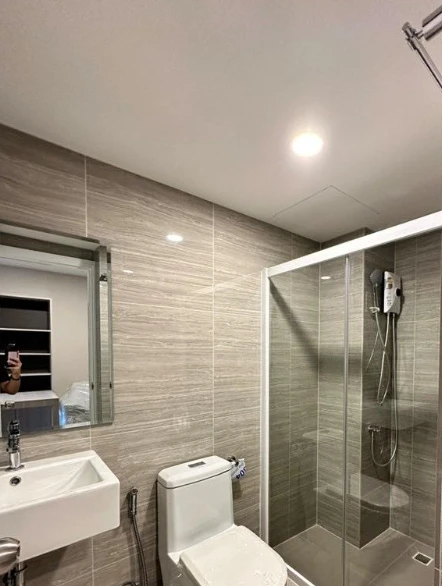 For rent: The Indeed Condo Amata, 5th floor, nice room, fully furnished, interested, reserve now, urgent.
