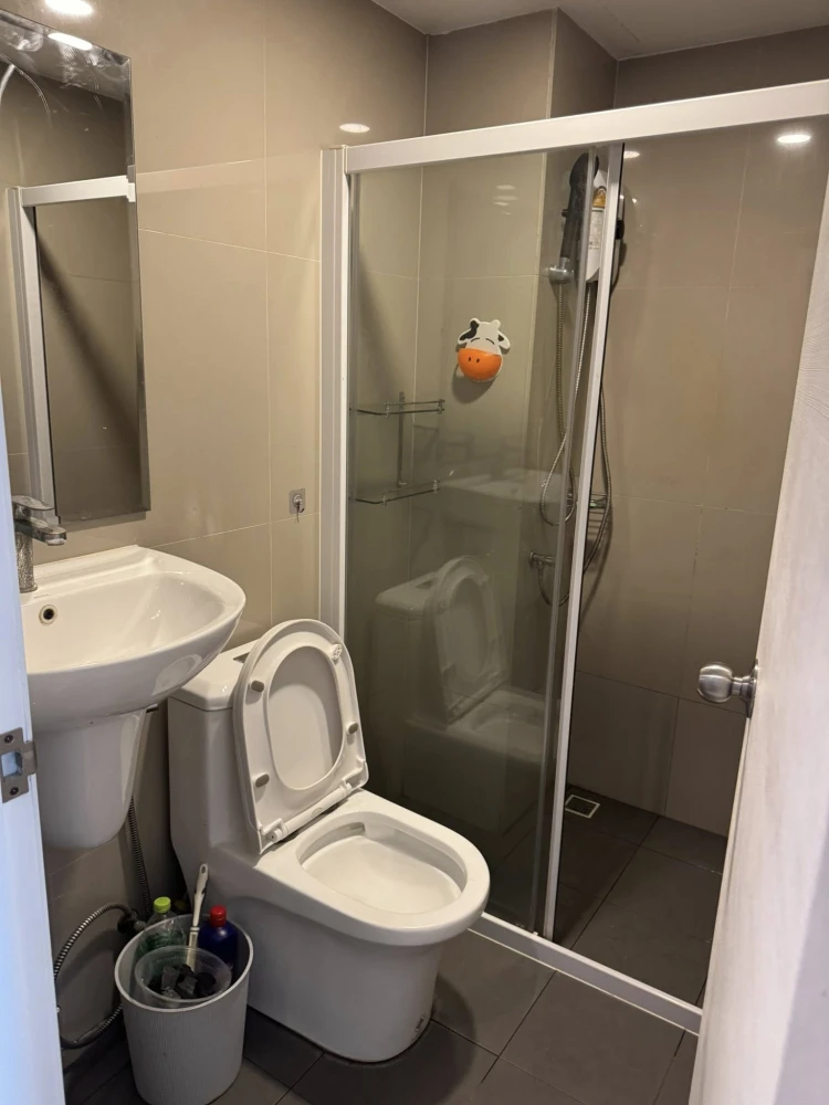 For rent: The Indeed Condo Amata, 5th floor unit. Great location, fully furnished. Book now!