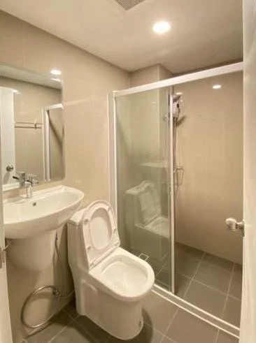 For rent: The Indeed Condo Amata, 6th floor, comfortable unit with complete furniture and amenities. Just bring your bags and move in!