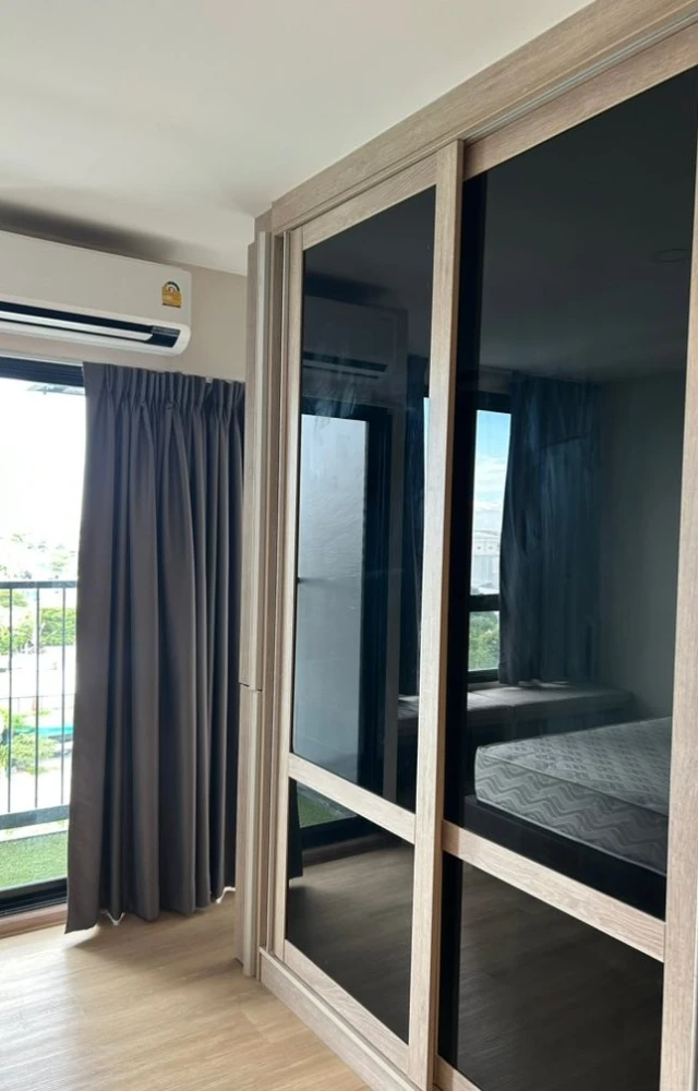 For rent: The Indeed Condo Amata, corner unit offering privacy, with high-quality built-in furniture. You won't want to miss this opportunity!