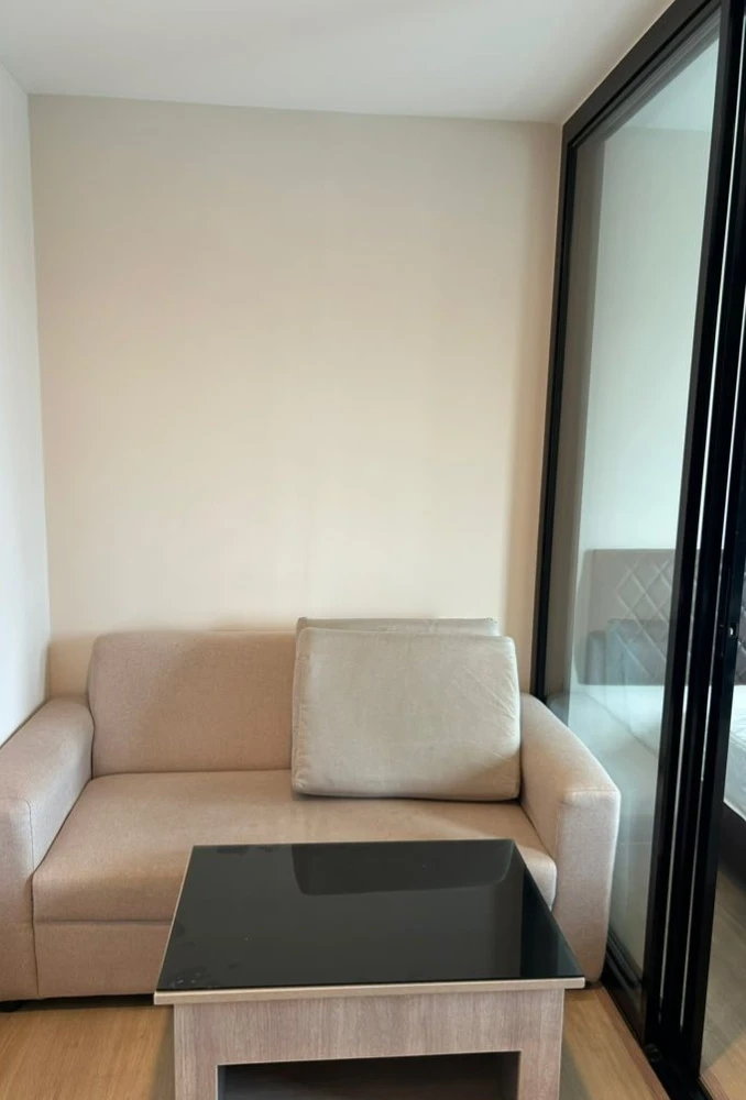 For rent: The Indeed Condo Amata, corner unit offering privacy, with high-quality built-in furniture. You won't want to miss this opportunity!
