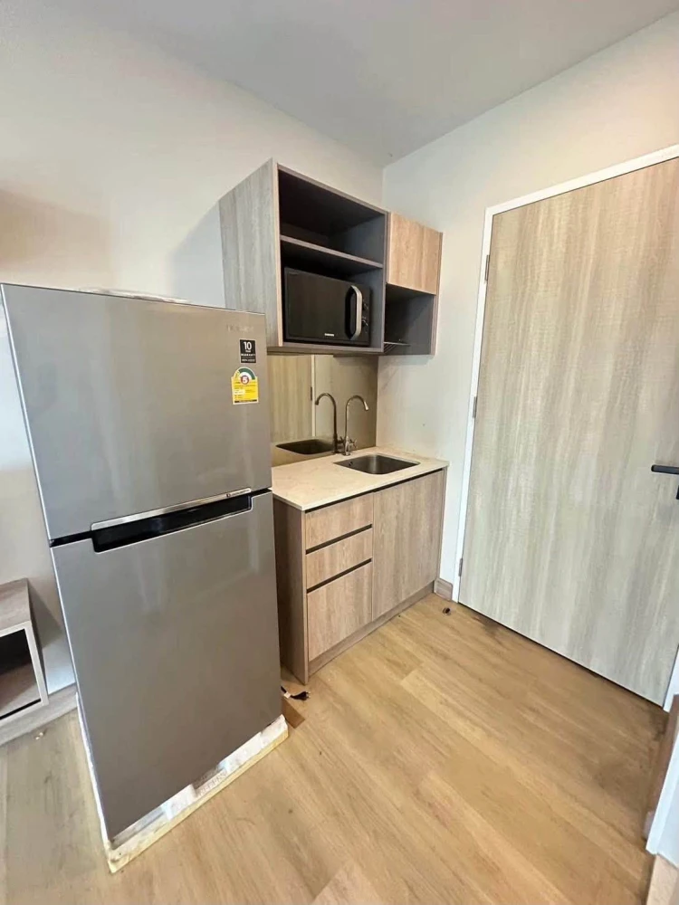 For rent: The Indeed Condo Amata, corner unit offering privacy, fully furnished and equipped with appliances. Book now!
