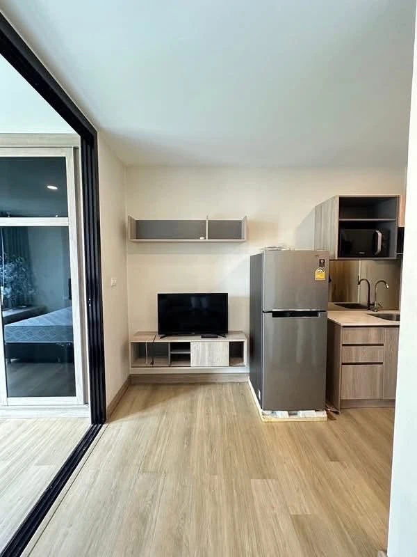 For rent: The Indeed Condo Amata, corner unit offering privacy, fully furnished and equipped with appliances. Book now!
