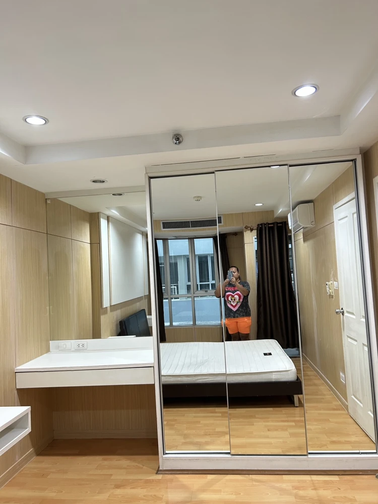 For rent: The Inspire Place ABAC Rama 9. Spacious and comfortable room with ample living space. Great value! Book now, don't miss this opportunity!