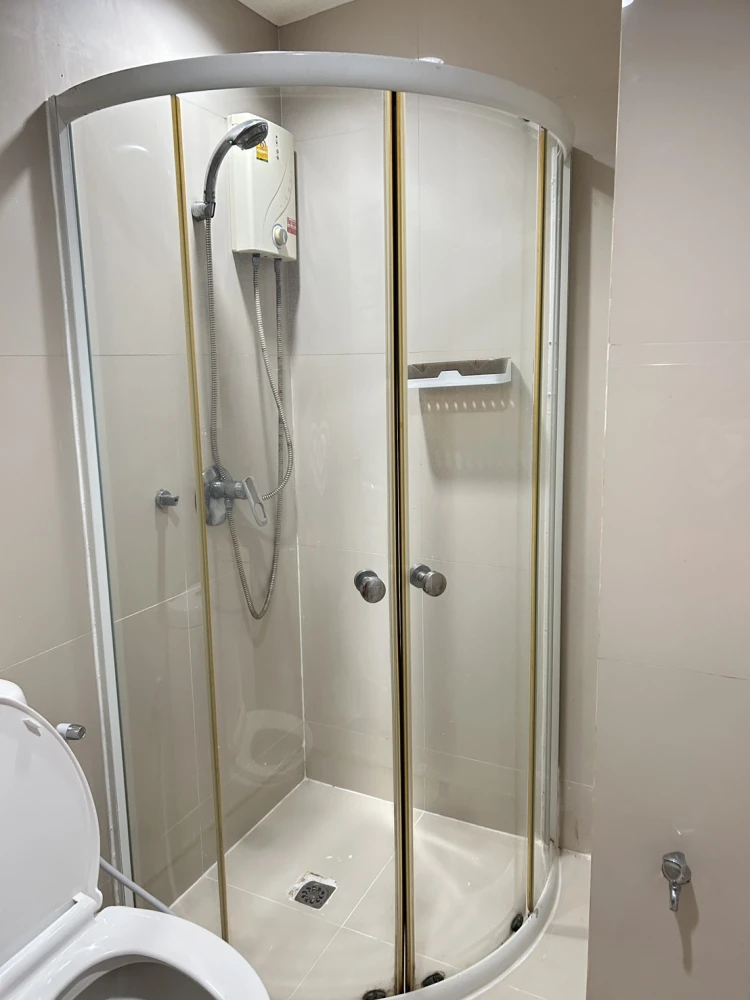 For rent: The Inspire Place ABAC Rama 9. Spacious and comfortable room with ample living space. Great value! Book now, don't miss this opportunity!