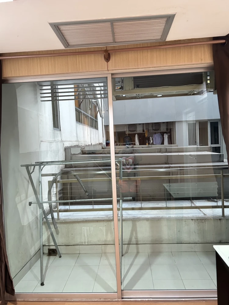 For rent: The Inspire Place ABAC Rama 9. Spacious and comfortable room with ample living space. Great value! Book now, don't miss this opportunity!