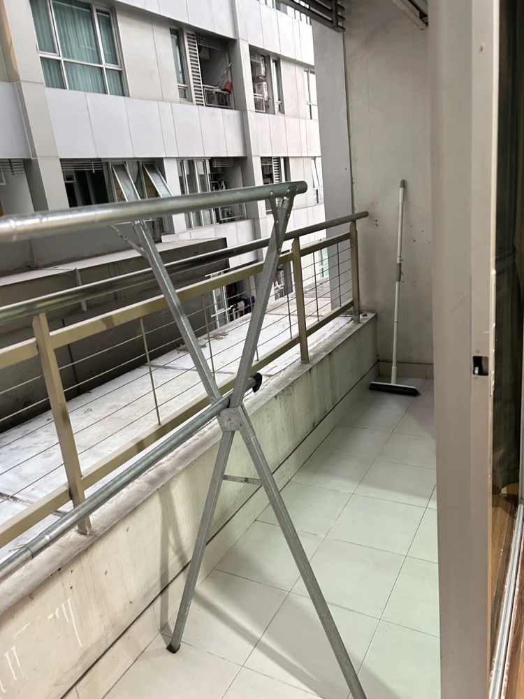 For rent: The Inspire Place ABAC Rama 9. Spacious and comfortable room with ample living space. Great value! Book now, don't miss this opportunity!