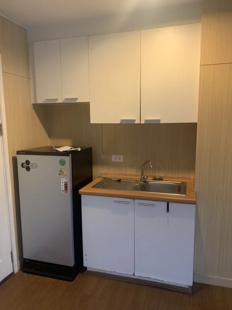 For rent: The Inspire Place ABAC Rama 9. Spacious and comfortable room with ample living space. Great value! Book now, don't miss this opportunity!