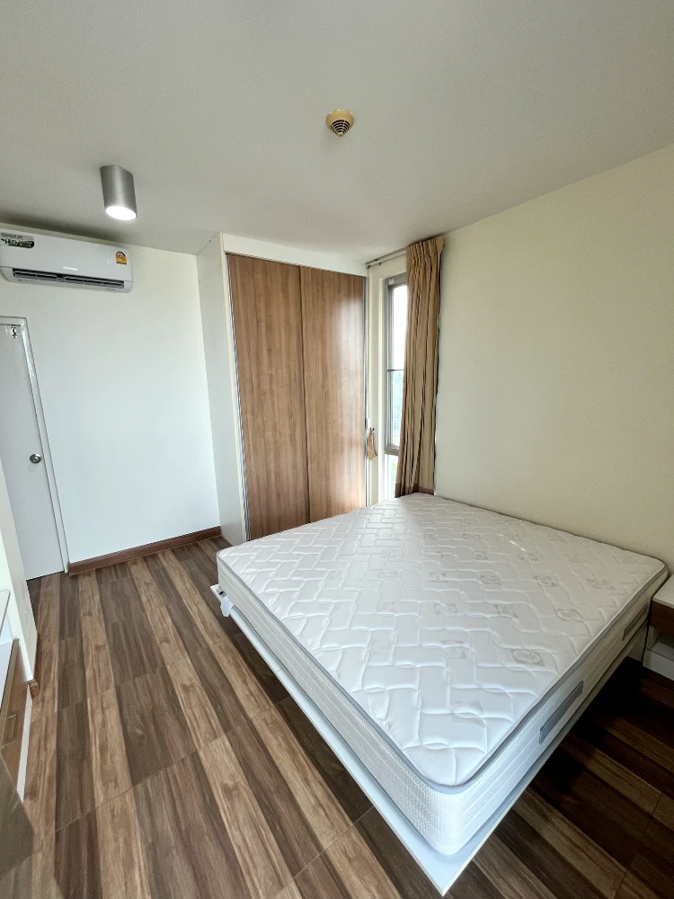 For rent: The IRIS Rama 9-Srinakarin, 5th floor, fully furnished, very livable. Book now!