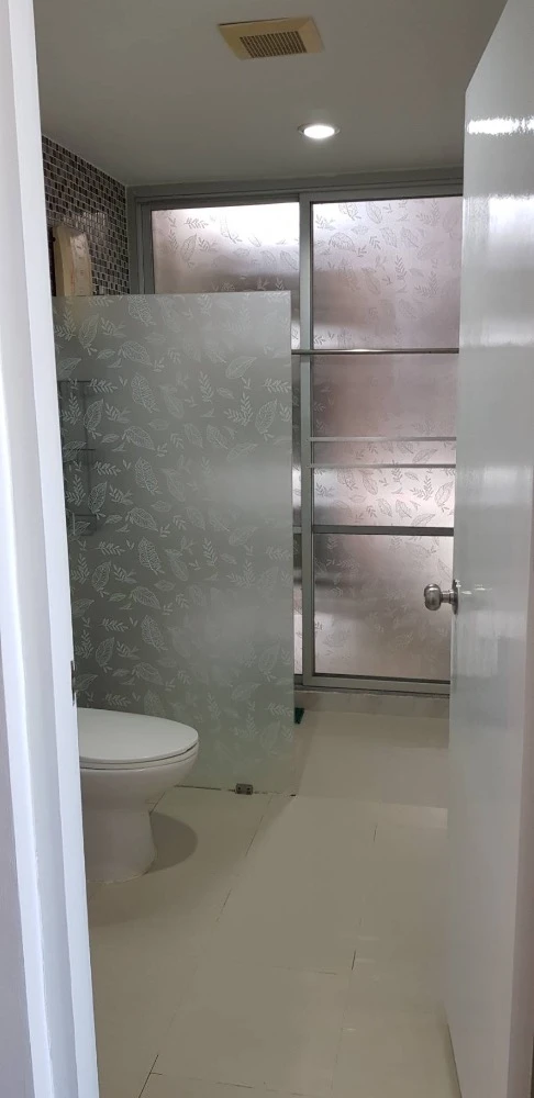 For rent: The IRIS Rama 9-Srinakarin, 5th floor, fully furnished, very livable. Book now!