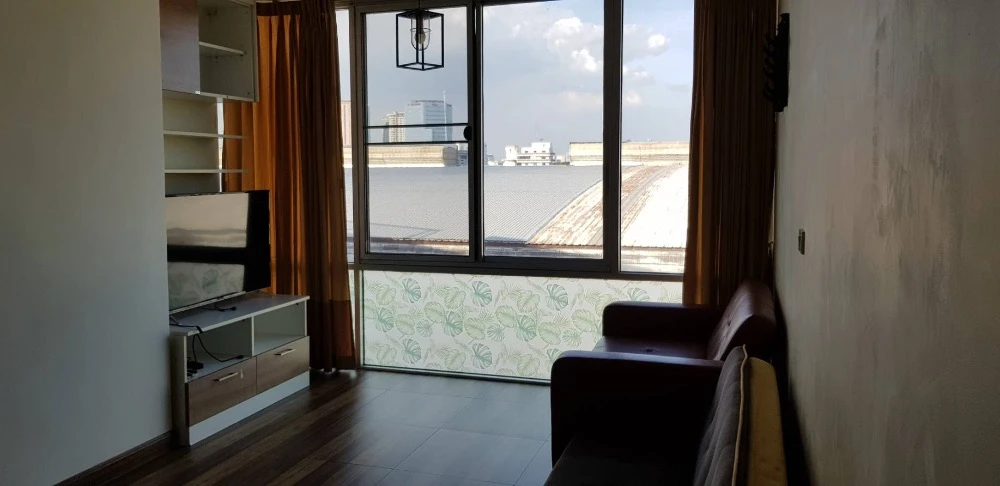 For rent: The IRIS Rama 9-Srinakarin, 5th floor, fully furnished, very livable. Book now!