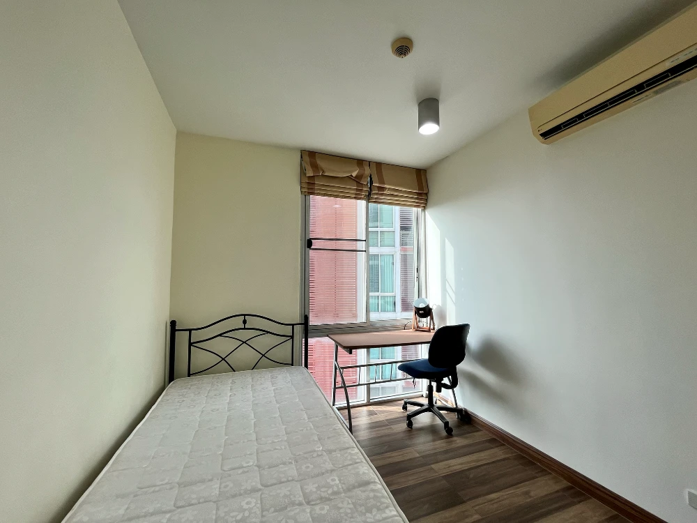 For rent: The IRIS Rama 9-Srinakarin, 5th floor, fully furnished, very livable. Book now!