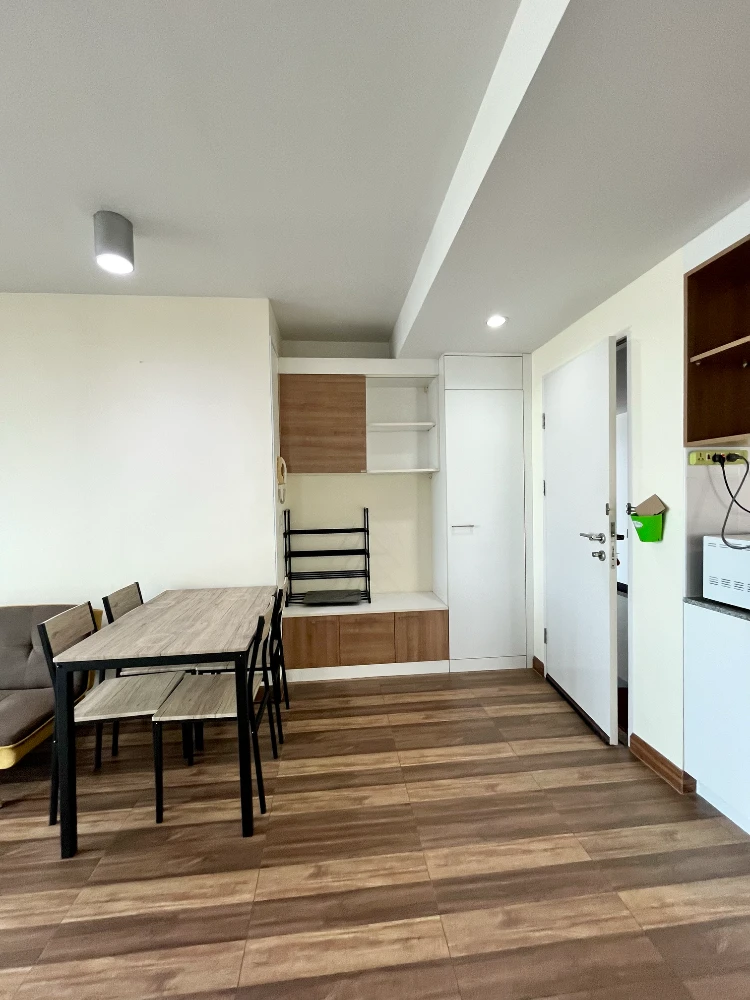 For rent: The IRIS Rama 9-Srinakarin, 5th floor, fully furnished, very livable. Book now!