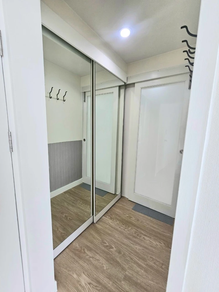 For rent: The IRIS Rama 9-Srinakarin, spacious room, decorated in a controlled tone, complete with electrical appliances. Don't miss it.