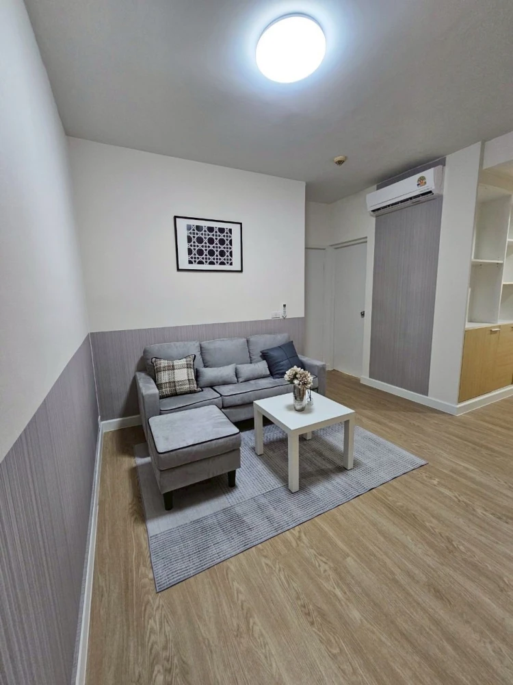 For rent: The IRIS Rama 9-Srinakarin, spacious room, decorated in a controlled tone, complete with electrical appliances. Don't miss it.