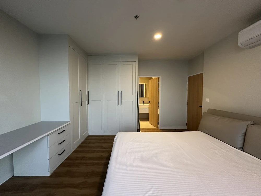 For rent: The Issara Ladprao, 43rd floor, unobstructed north view. Fully furnished with appliances, ready to move in.