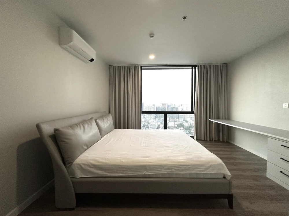 For rent: The Issara Ladprao, 43rd floor, unobstructed north view. Fully furnished with appliances, ready to move in.