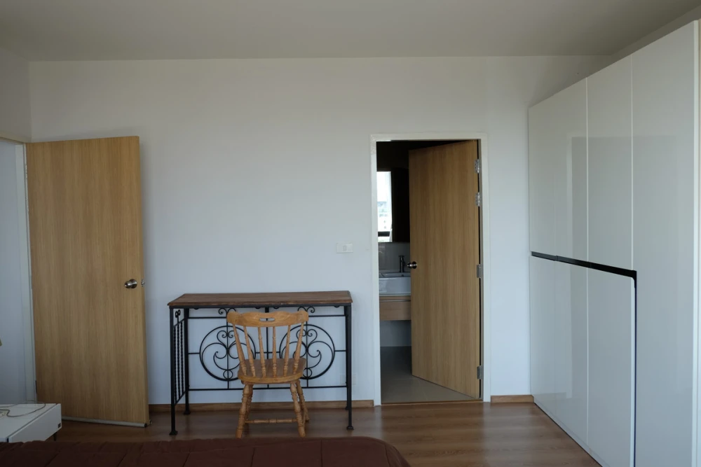 For rent: The Issara Ladprao, 7th floor, nice room, fully furnished, reserve now.