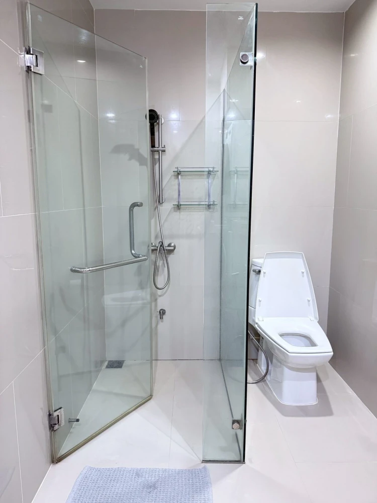 For rent: The Issara Ladprao, beautiful corner unit in a prime location. Perfect for those seeking convenience and privacy in the heart of the city. B