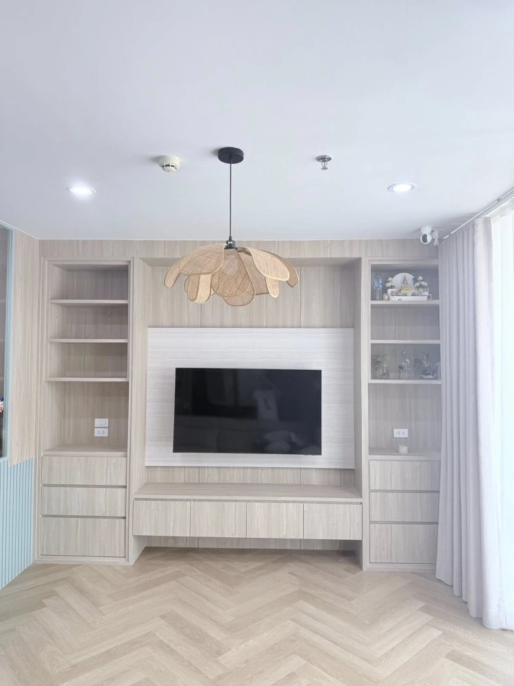 For rent: The Issara Ladprao, beautiful corner unit in a prime location. Perfect for those seeking convenience and privacy in the heart of the city. B