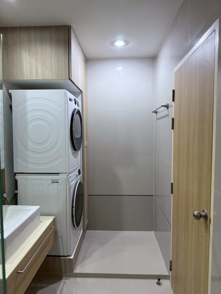 For rent: The Issara Ladprao, beautiful corner unit in a prime location. Perfect for those seeking convenience and privacy in the heart of the city. B