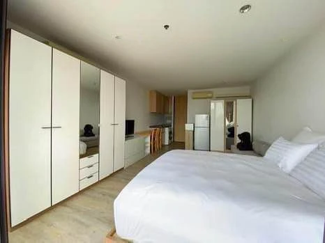 For rent: The Issara Ladprao, studio room, plenty of usable space, fully furnished, just bring your bags and move in!