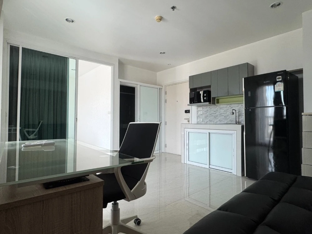 For rent: The Key Chaengwattana, 21st floor, fully furnished, very livable. Don't miss out!
