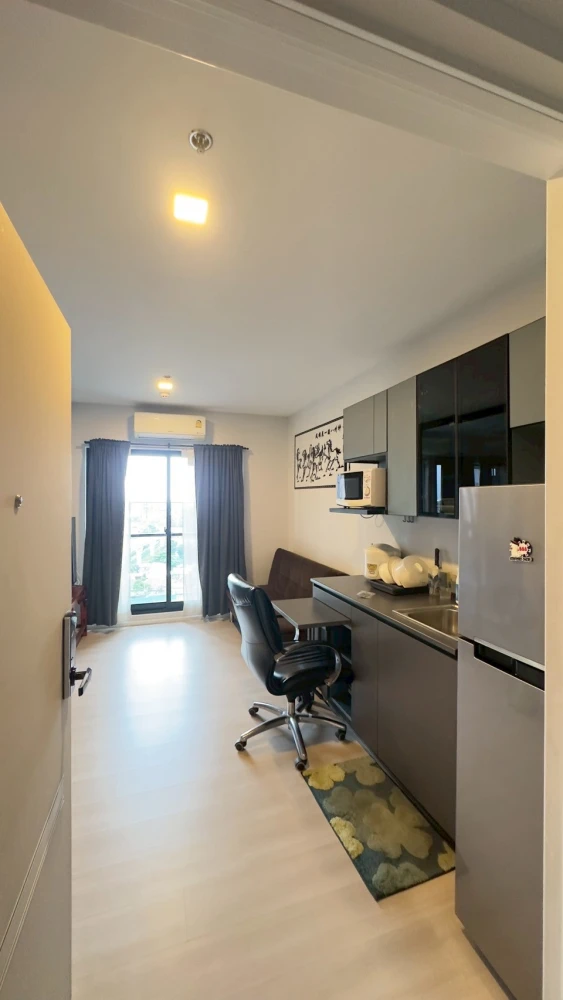 For rent: The Key MRT Phetkasem 48. Nice high-floor unit with good ventilation. Fully furnished and equipped with appliances. Book now!