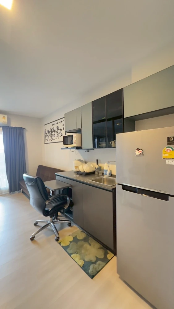 For rent: The Key MRT Phetkasem 48. Nice high-floor unit with good ventilation. Fully furnished and equipped with appliances. Book now!