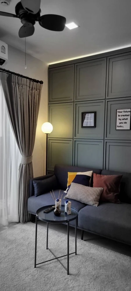 For rent: THE KEY MRT Phetkasem 48, 1-bedroom unit with modern classic built-in furniture. Just bring your belongings and move in.