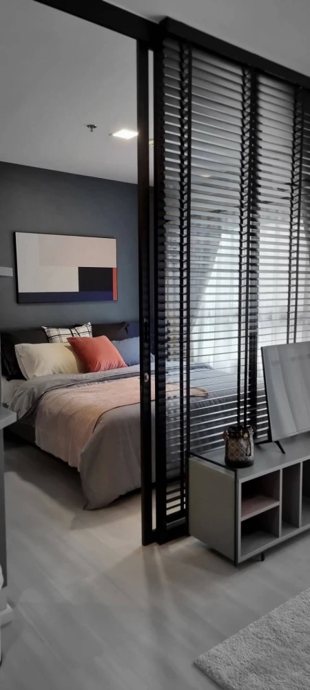 For rent: THE KEY MRT Phetkasem 48, 1-bedroom unit with modern classic built-in furniture. Just bring your belongings and move in.