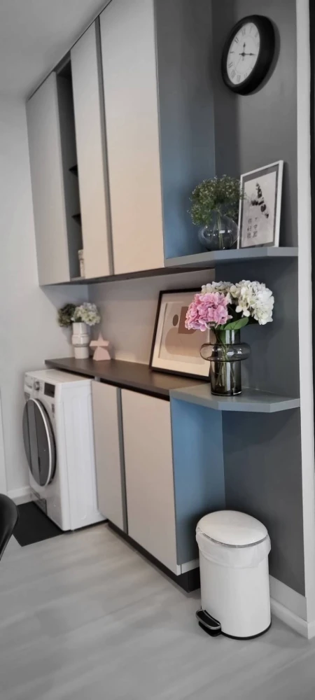 For rent: THE KEY MRT Phetkasem 48, 1-bedroom unit with modern classic built-in furniture. Just bring your belongings and move in.