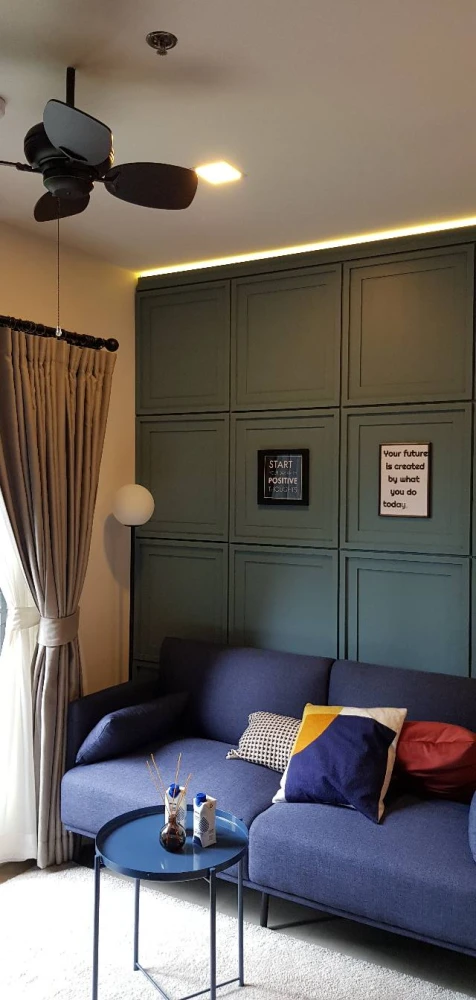 For rent: THE KEY MRT Phetkasem 48, 1-bedroom unit with modern classic built-in furniture. Just bring your belongings and move in.