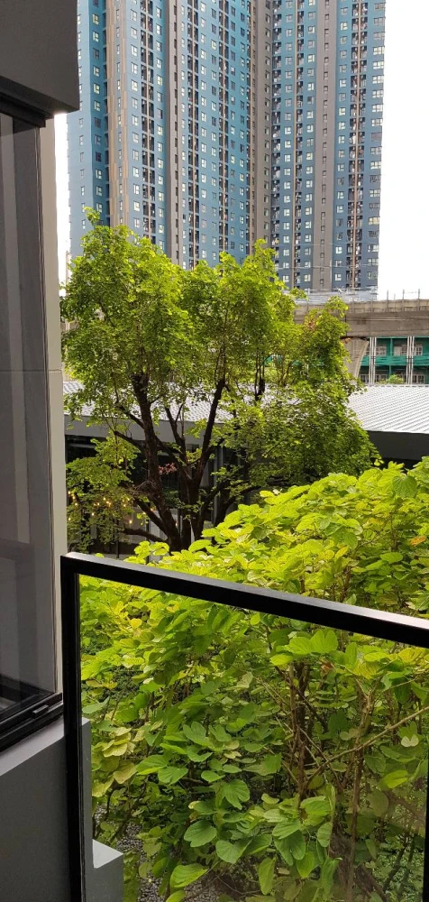 For rent: THE KEY MRT Phetkasem 48, 1-bedroom unit with modern classic built-in furniture. Just bring your belongings and move in.