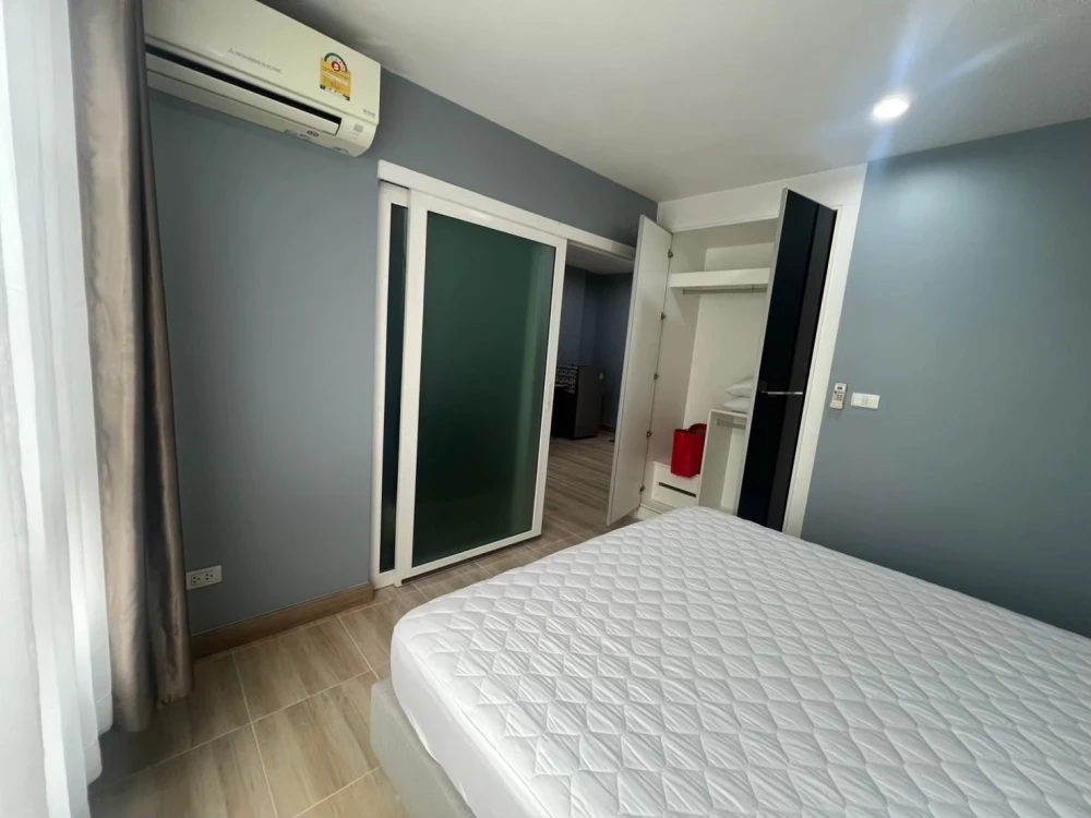 For rent: The Key Phahonyothin, Building B, 2nd floor, blue-toned room, very comfortable, fully furnished, don't miss it.