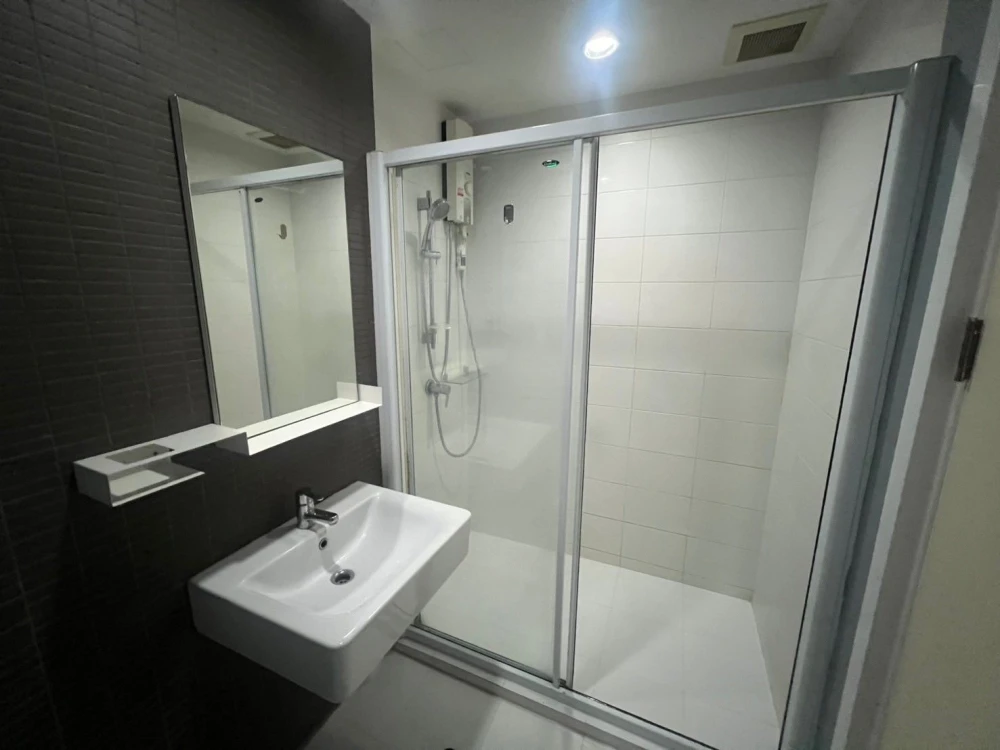 For rent: The Key Phahonyothin, Building B, 2nd floor, blue-toned room, very comfortable, fully furnished, don't miss it.