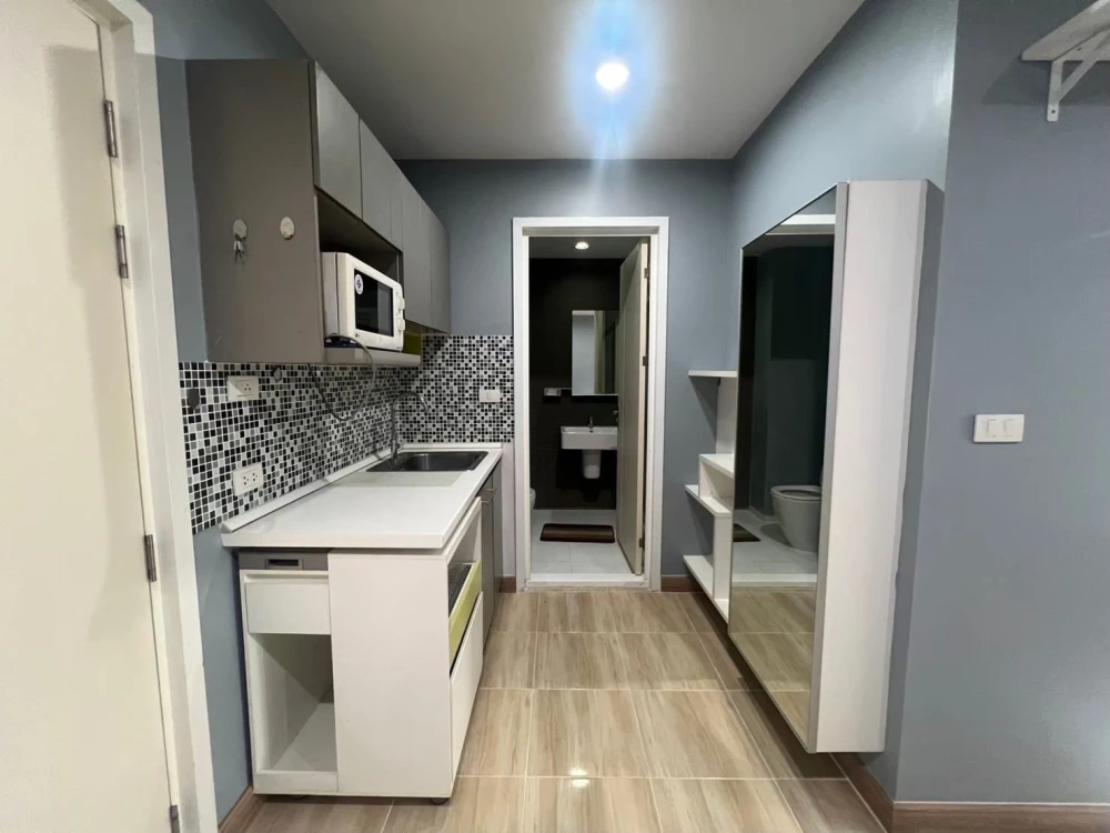 For rent: The Key Phahonyothin, Building B, 2nd floor, blue-toned room, very comfortable, fully furnished, don't miss it.