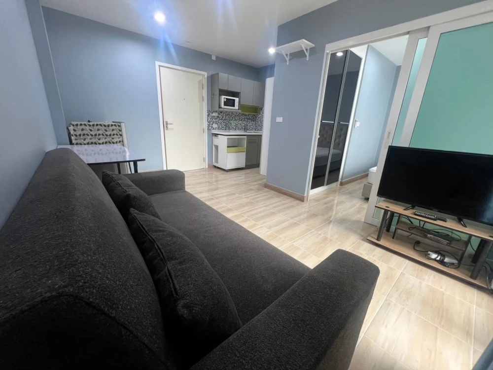 For rent: The Key Phahonyothin, Building B, 2nd floor, blue-toned room, very comfortable, fully furnished, don't miss it.