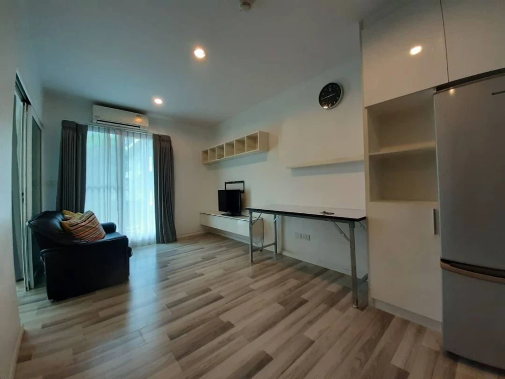 For rent: The Key Phahonyothin, ready-to-move-in room, fully furnished, just bring your own luggage and move in. Hurry and reserve now!
