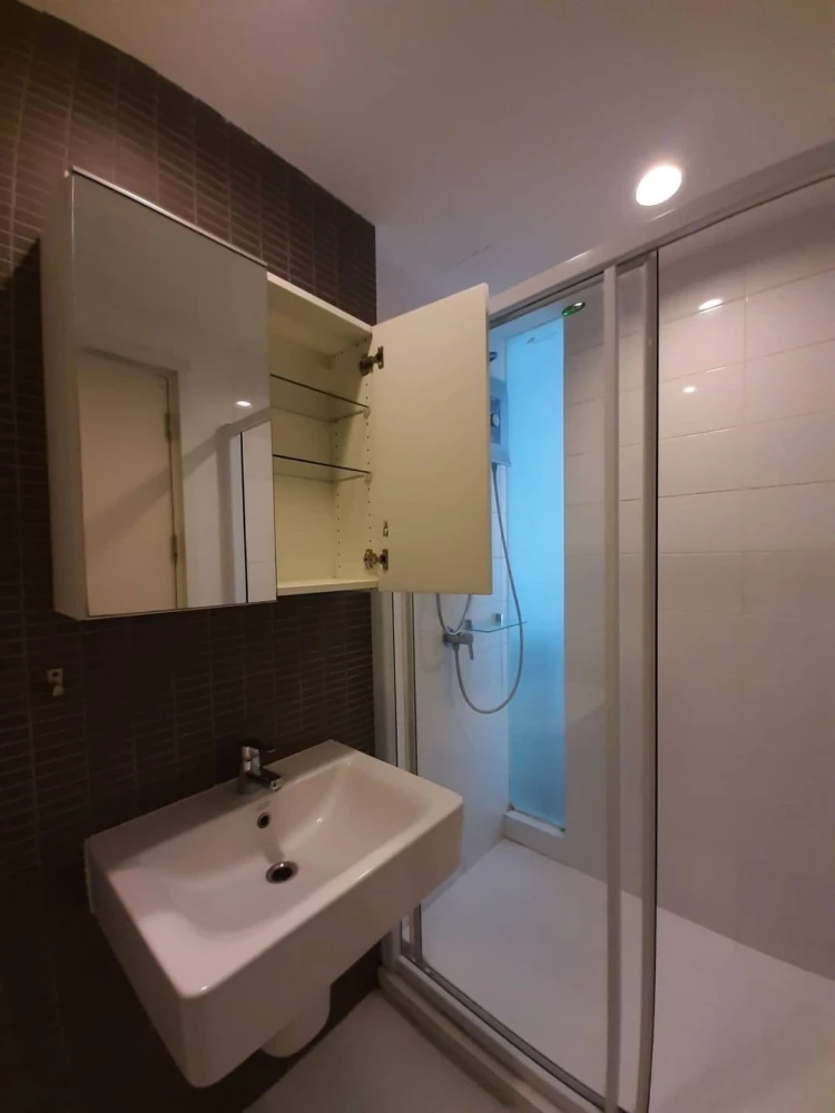 For rent: The Key Phahonyothin, ready-to-move-in room, fully furnished, just bring your own luggage and move in. Hurry and reserve now!