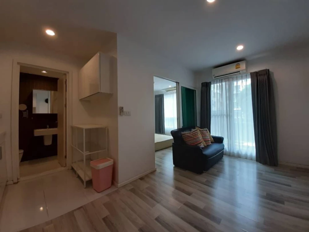 For rent: The Key Phahonyothin, ready-to-move-in room, fully furnished, just bring your own luggage and move in. Hurry and reserve now!