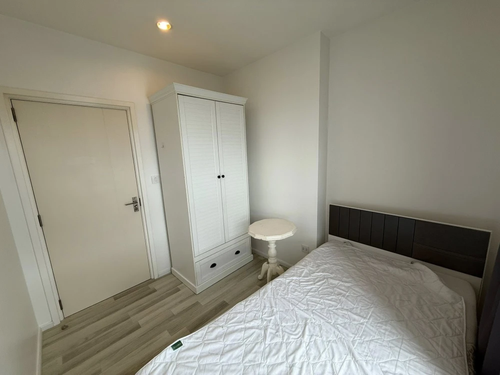 For rent: The Key Sathorn-Charoenraj, spacious room, plenty of living space, complete amenities, book now!