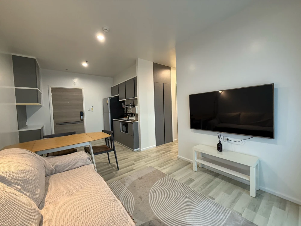 For rent: The Key Sathorn-Charoenrat, 20th floor, fully furnished, very livable. Book now!
