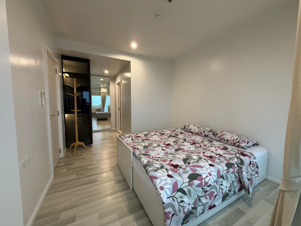 For rent: The Key Sathorn-Charoenrat, 20th floor, fully furnished, very livable. Book now!
