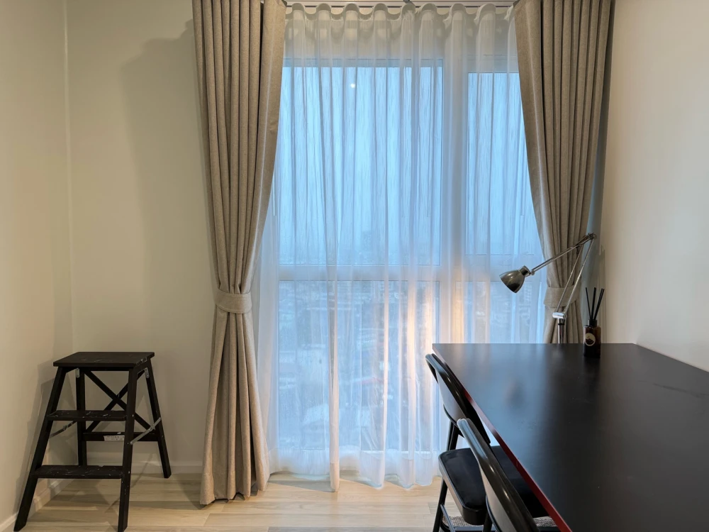For rent: The Key Sathorn-Charoenrat, 20th floor, fully furnished, very livable. Book now!