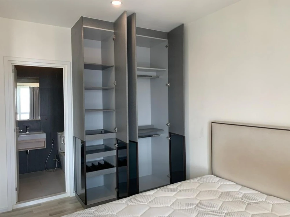 For rent: The Key Sathorn-Charoenrat, 27th floor. A lovely, fully furnished unit. Book now!