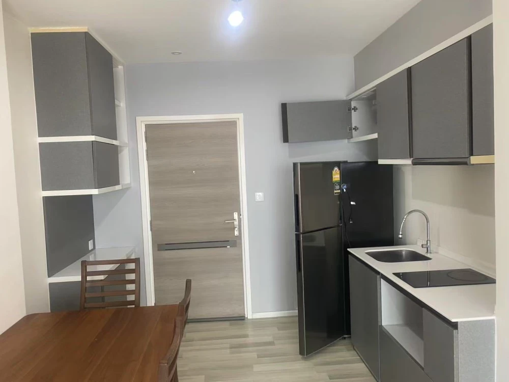 For rent: The Key Sathorn-Charoenrat. Ready to move in, high floor, fully furnished. Book now!